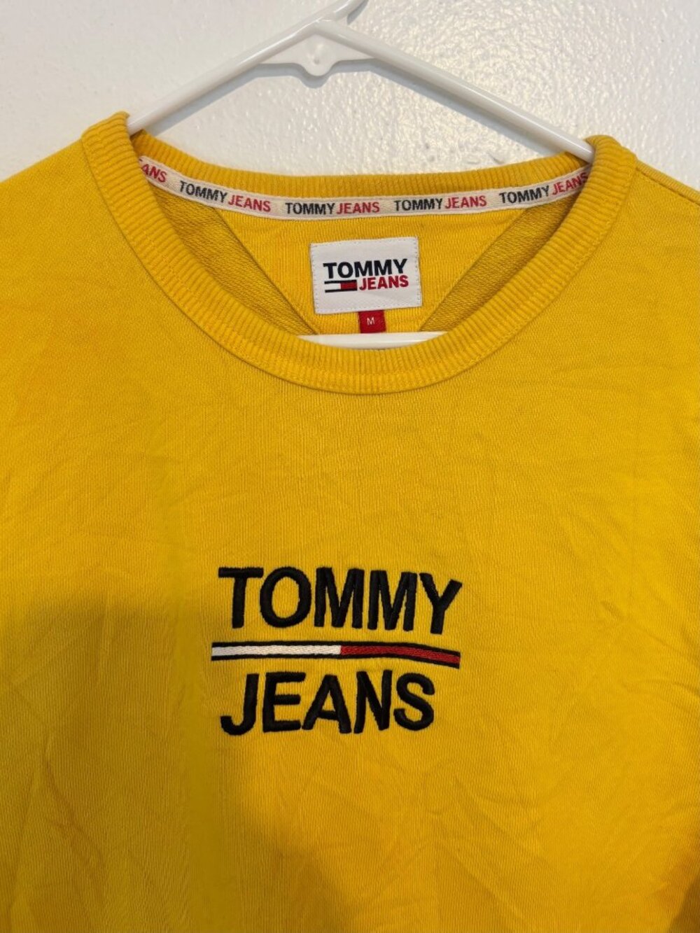 Tommy Jeans Yellow Crewneck Sweatshirt Men’s Medium Retro Logo Pullover - Picture 2 of 6